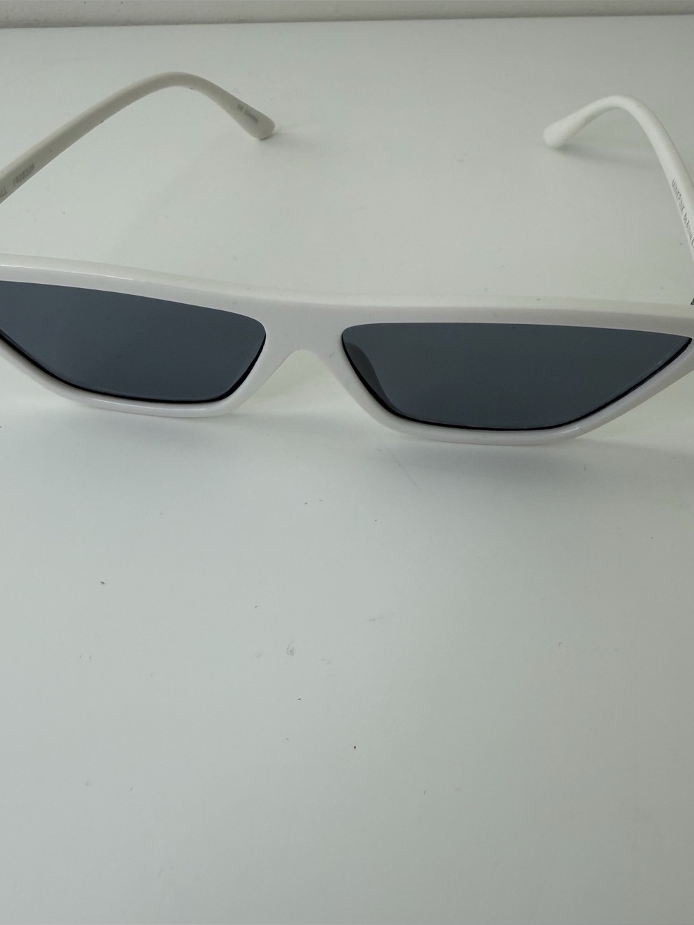 Minkpink White Cat Eye Sunglasses with Pink Pouch - Picture 10 of 10